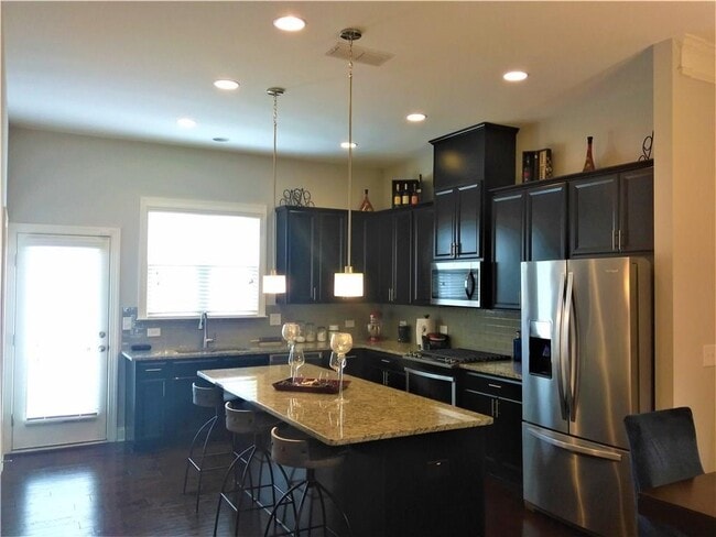 Building Photo - 4475 Donahue Ave