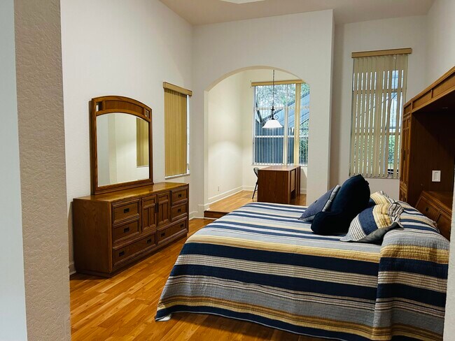 Building Photo - 10440 Cypress Lakes Preserve Dr