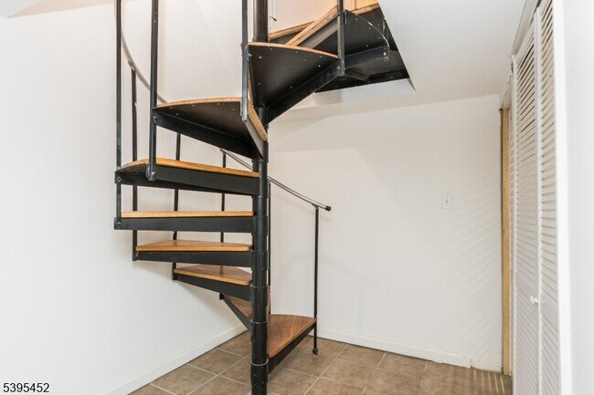 Building Photo - 112 Pompton Ave