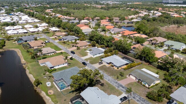 Building Photo - 153 Hourglass Dr