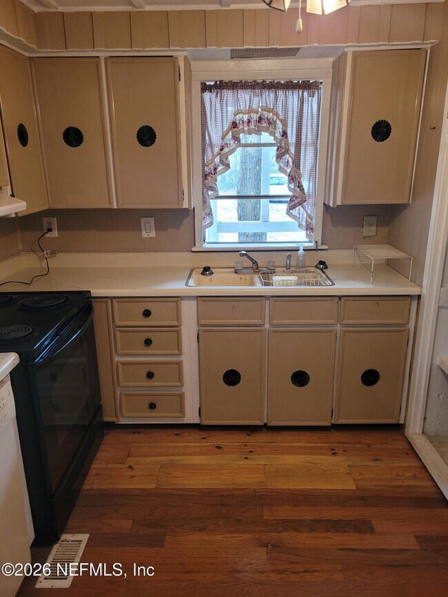 Building Photo - 540 FL-26