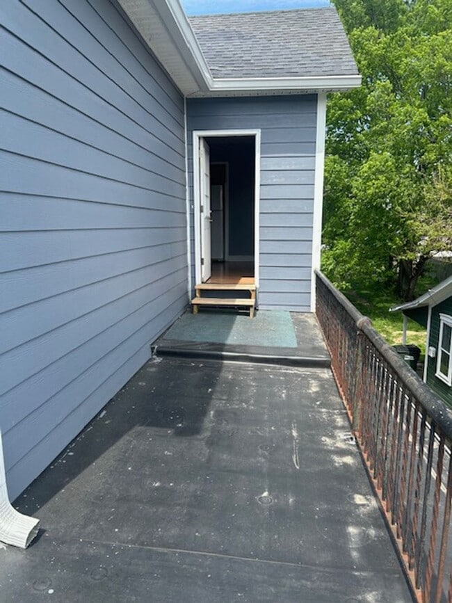 Building Photo - 925 Xenia Ave