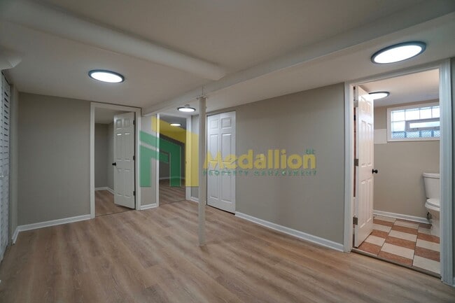 Building Photo - 9858 S Drexel Ave