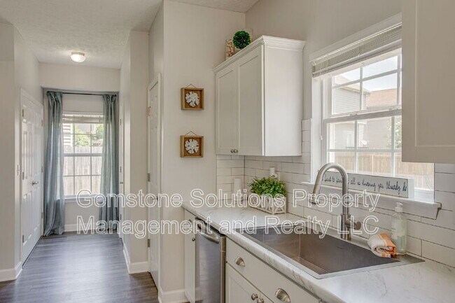 Building Photo - 1903 Baslia Ct