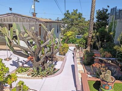Building Photo - This Charming 1 Bed/1 Bath is All You!