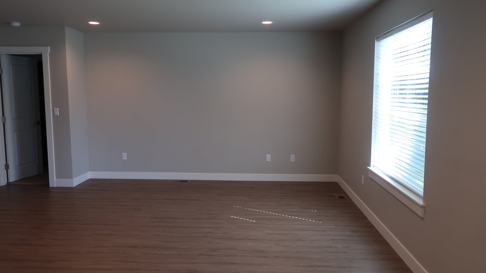 Building Photo - 1099 S New Oak Ln