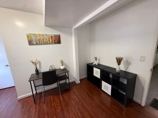 Building Photo - 68 E 200 S