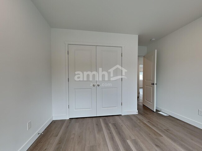 Building Photo - 2408 E Buckskin Way