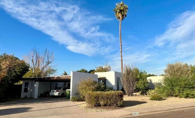 Building Photo - Contemporary 4-bedroom, 3-bath remodeled h...