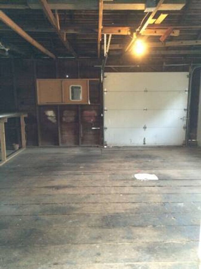 Building Photo - 516 N 6th St