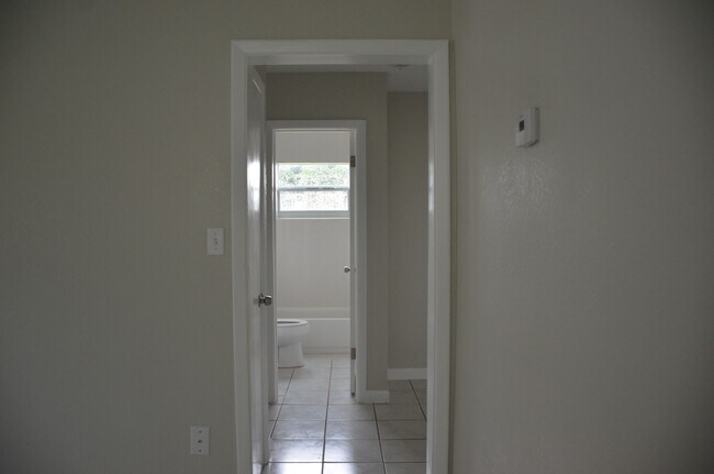 Building Photo - 480 Garden Dr S