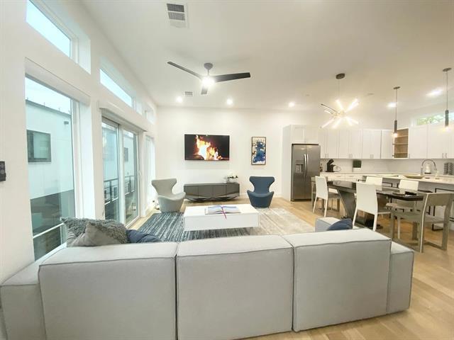 Building Photo - 4223 Delano Pl
