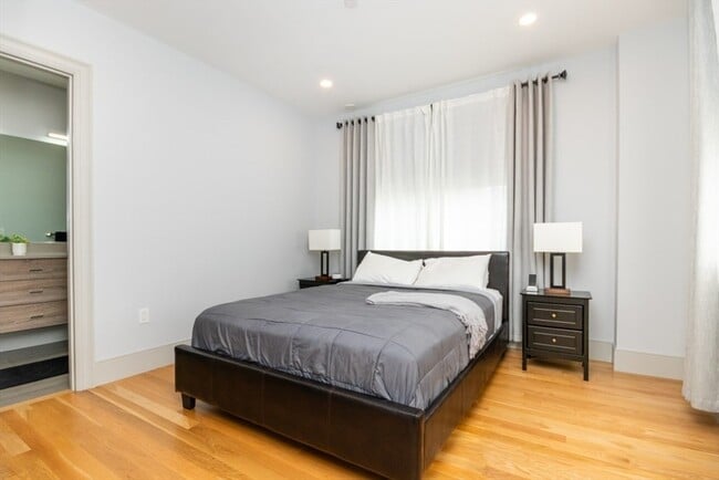 Building Photo - 142 Willard St