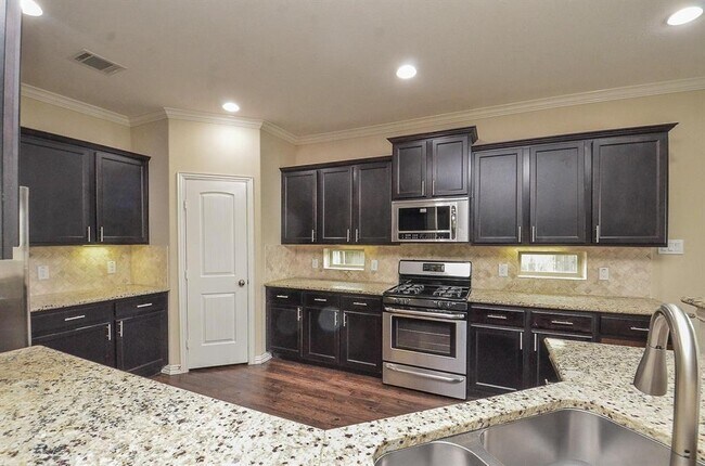 Building Photo - 6523 Point Hollow Ln