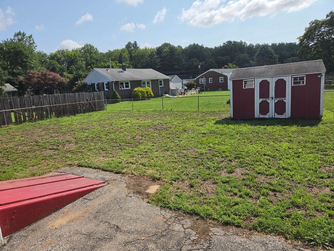 Building Photo - 3 Bedroom Single Family Home