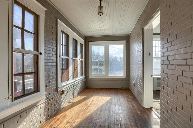 Building Photo - 2038 Market