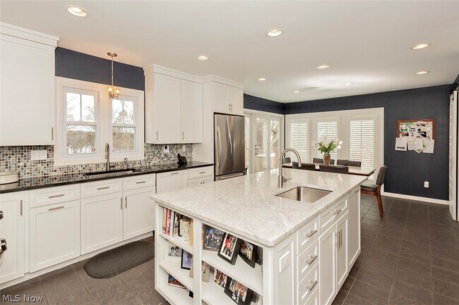Building Photo - 26055 Hurlingham Rd