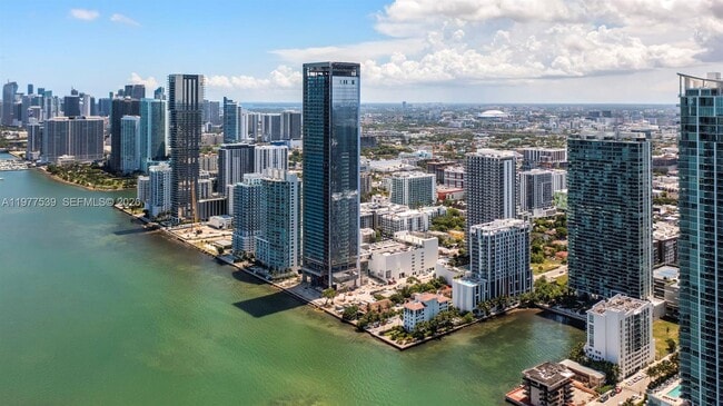 Building Photo - 460 NE 28th St