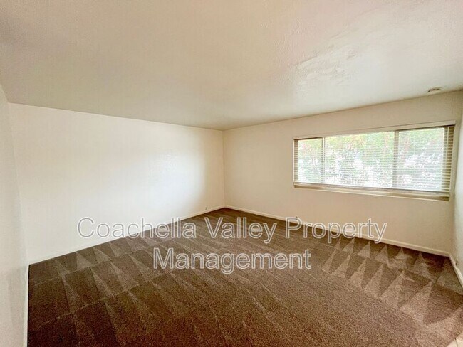 Building Photo - 400 N Sunrise Way