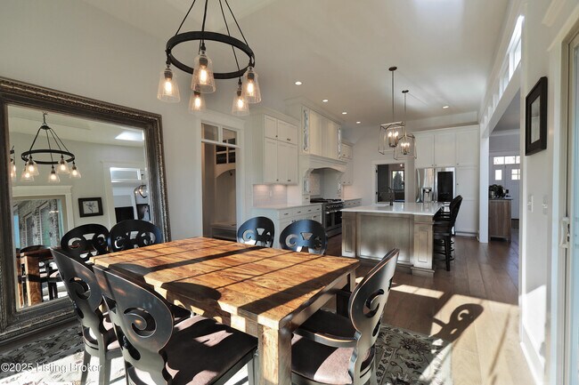 Building Photo - 14000 Glendower Dr