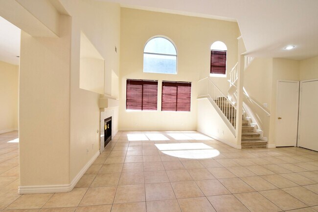 Building Photo - Charming 3-Bedroom, 2.5-Bath Two-Story Hom...