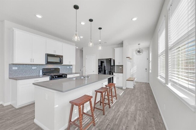 Building Photo - 101 Mountain Valley St