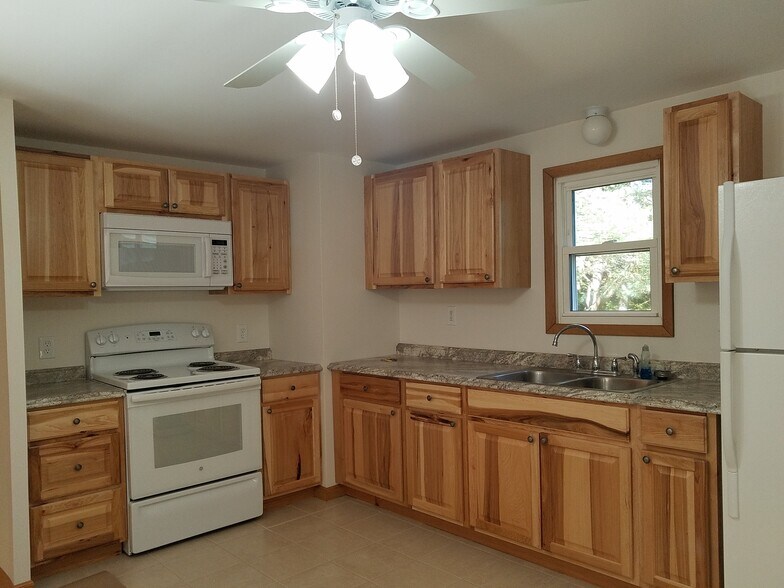 Building Photo - 158 McKeen St