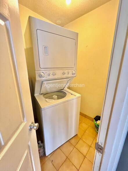 Building Photo - 147 Kelton St