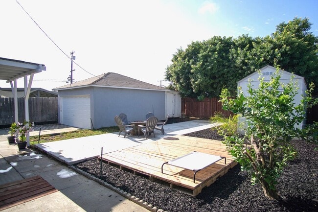 Building Photo - 1953 Rowan St