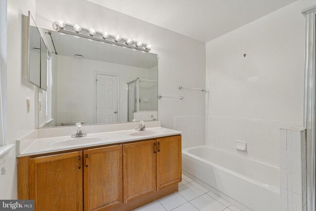 Building Photo - 46858 Lawnes Creek Terrace