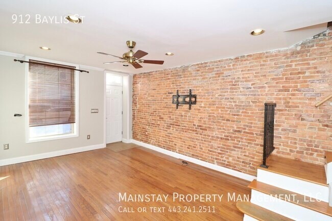 Building Photo - 2 Bedroom Rowhome w/ Rooftop Deck!