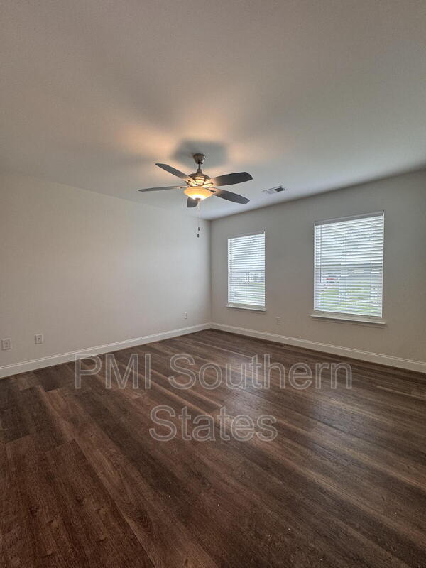 Building Photo - 200 Clarus Crk Way