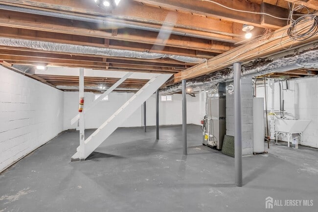 Building Photo - 58 Rose St