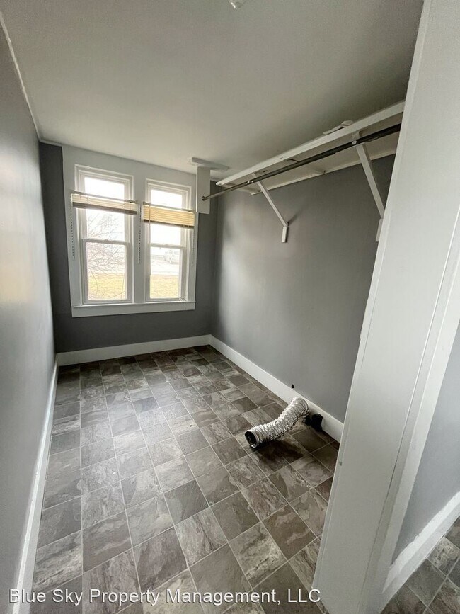 Building Photo - 3 br, 1 bath House - 1602 W Adams