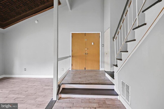 Building Photo - 511 Avondale Dr