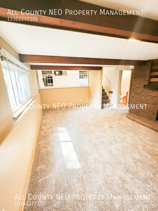 Building Photo - 5727 Carolyn Dr