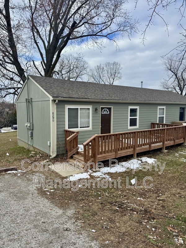 Building Photo - 8290 Center Dr