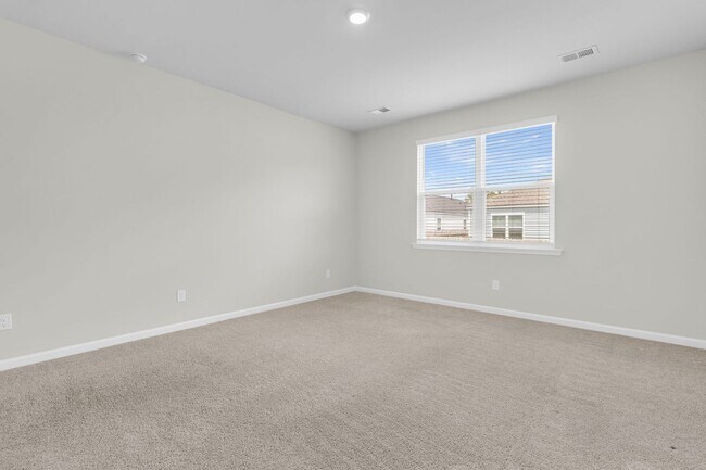 Building Photo - Modern Comfort in the Heart of Ladson