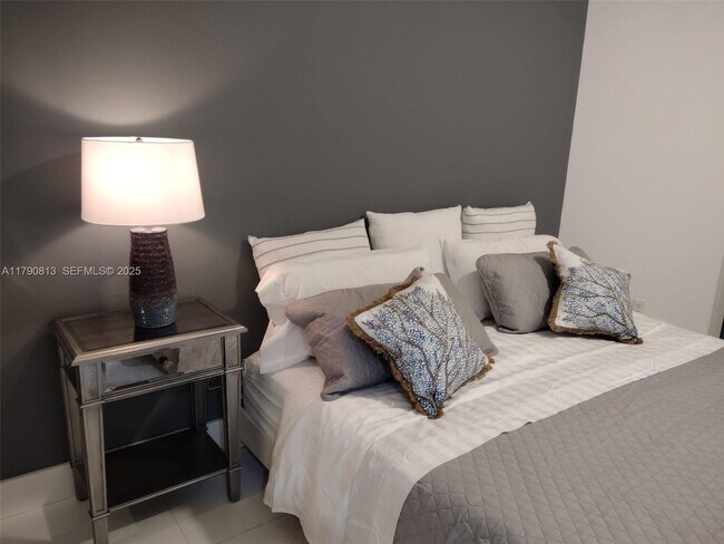 Building Photo - 60 SW 13th St