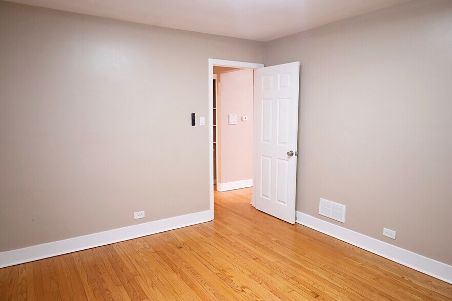 Building Photo - 8124 S Calumet Ave