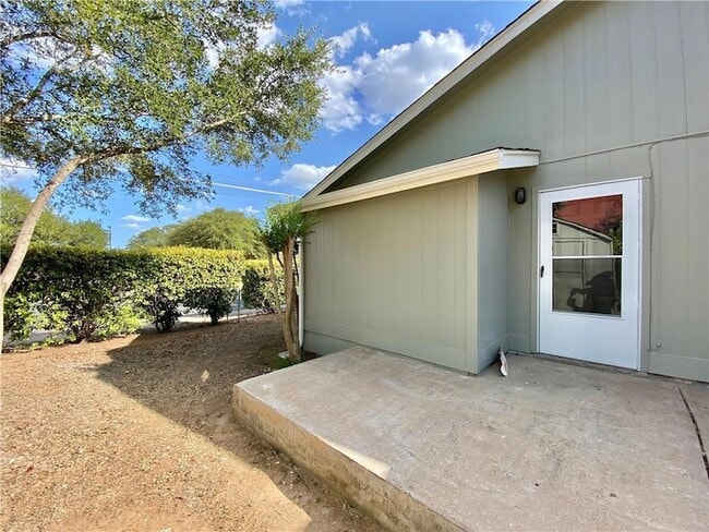 Building Photo - 2110 Blue Meadow Dr