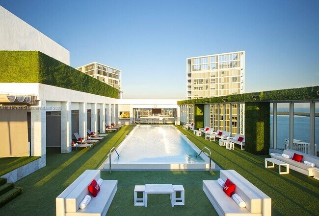Building Photo - 465 Brickell Ave