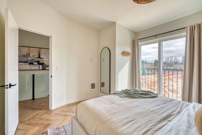 Building Photo - 5012-5022-5022 NE 26th Ave