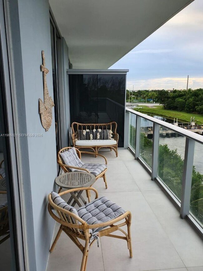 Building Photo - 16385 Biscayne Blvd