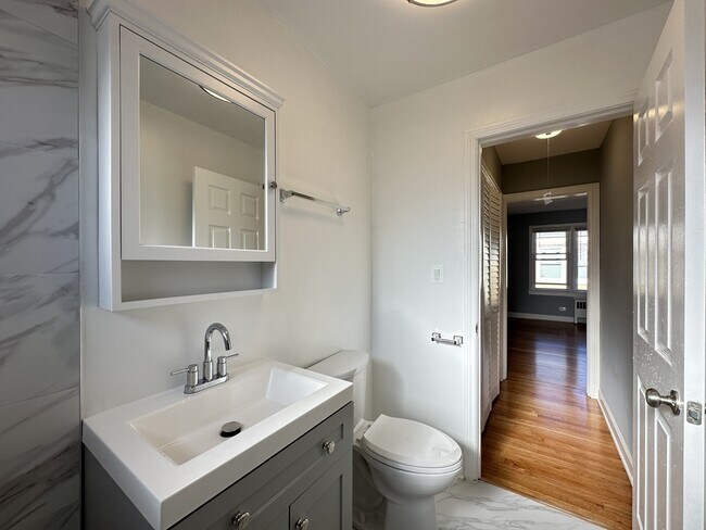 Building Photo - 6707 N California Ave