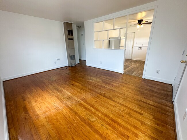 Building Photo - 3123 Fairbrook Dr