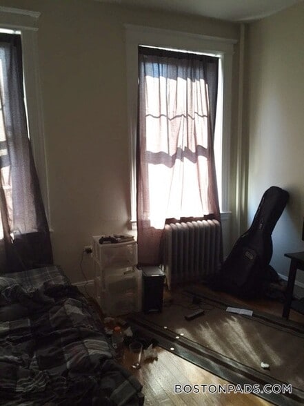 Building Photo - 56 Queensberry St