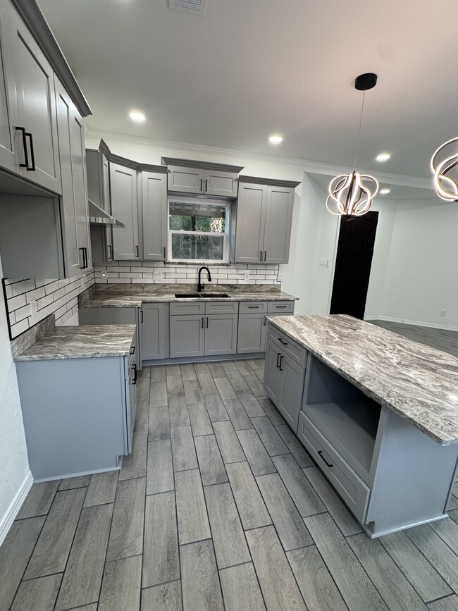 Building Photo - 109 Cuchens Ln