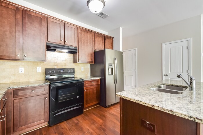 Building Photo - 3253 Pennington Dr
