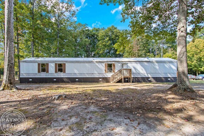 Building Photo - Enjoy the peace and quiet of the country!